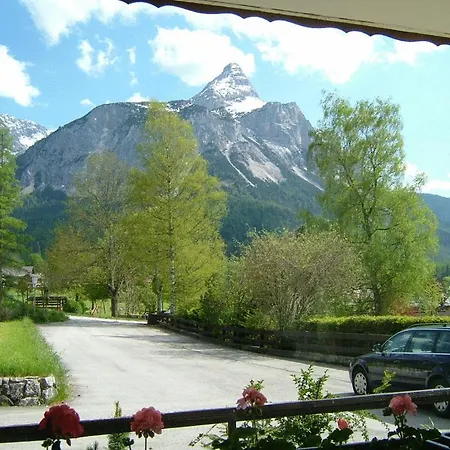 Antonia エールヴァルト